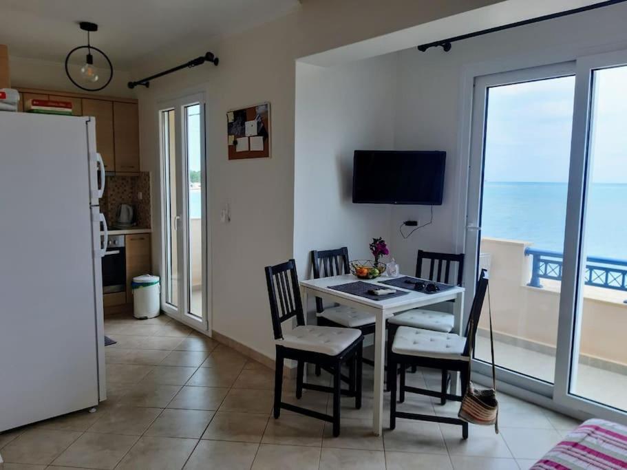 Almiriki Apartment เอลาฟอนนิซอส ภายนอก รูปภาพ